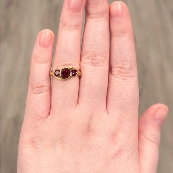 Vintage 14K Garnet Ring, Pyrope Rhodolite Three Stone, Deep Fire Red, Size 6.75 - Picture 17 of 17